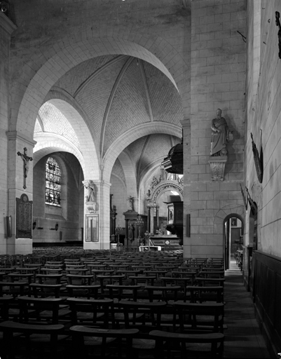 Choeur et chapelle nord et croisée ; vue depuis la nef.