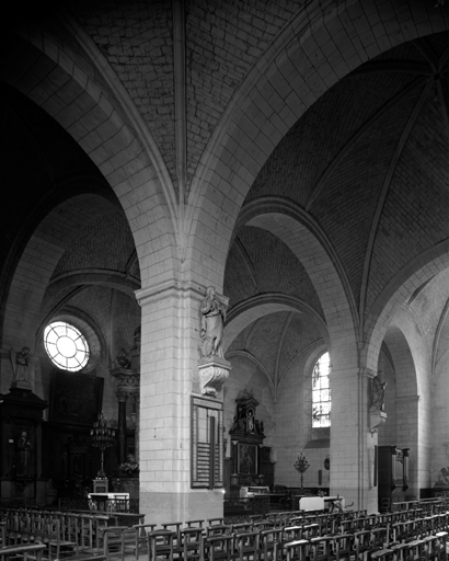 Choeur et chapelle sud. Vue depuis nord-ouest.