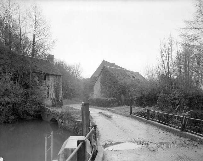 La Jeune-Panne. Moulin : ensemble depuis le nord.