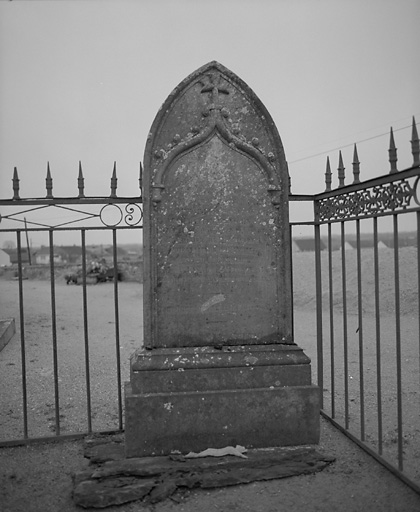 Ensemble de 3 stèles