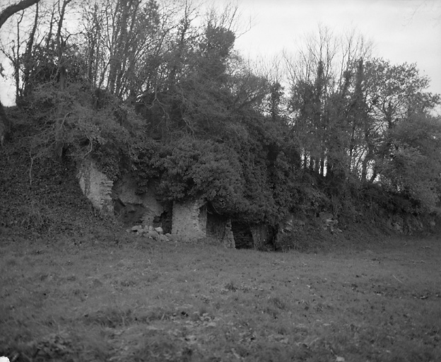 Auvers-le-Hamon : Launay, vue d'ensemble depuis le nord-ouest.