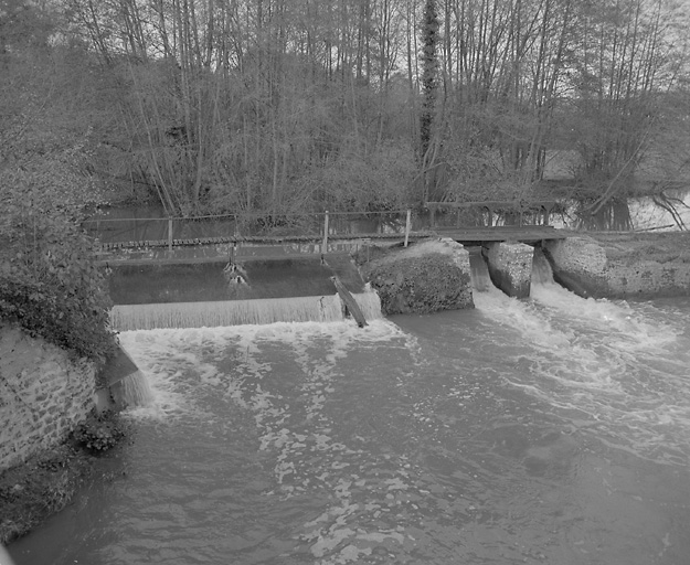 Le Moulin-de-la-Roche. Chaussée et écluse.