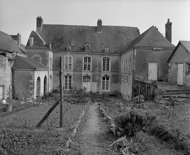 Façades postérieures. Vue d'ensemble depuis sud-ouest.