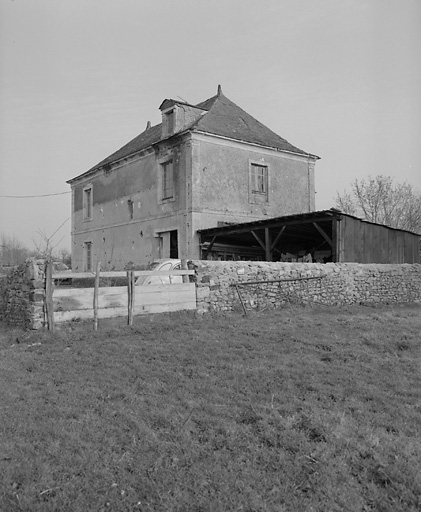 Elévations droite et postérieure.