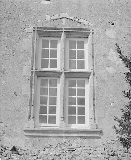 Logis : élévation postérierue (détail) : fenêtre.