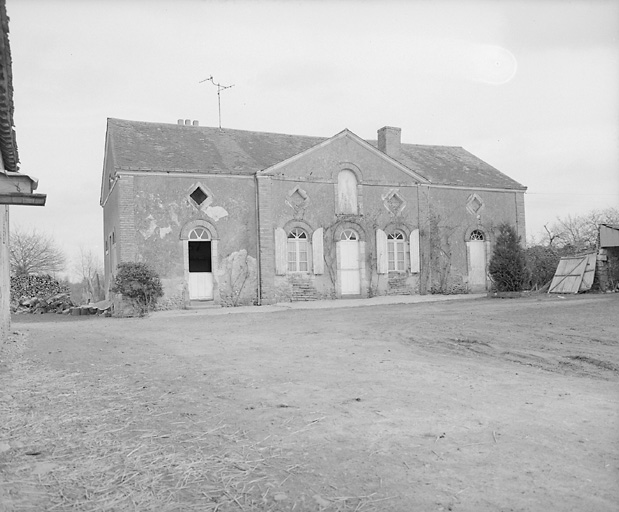 Logis : élévation antérieure.
