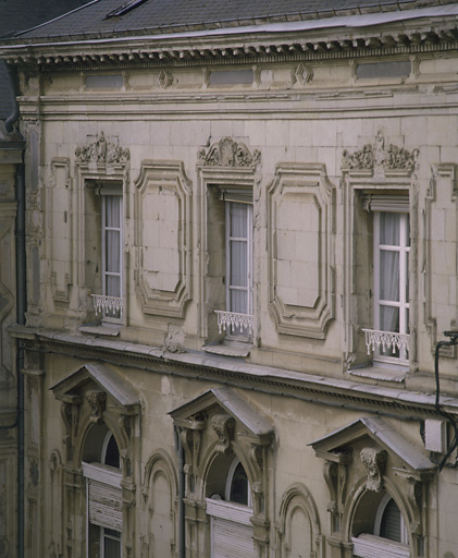 Place Raphaël-Elizé, n° 2, élévation antérieure (détail) : décor.