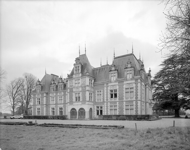 Logis : élévations antérieure et droite.