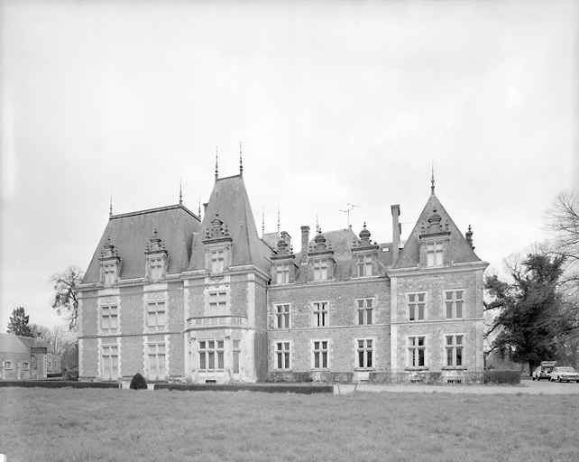 Logis : élévation antérieure.