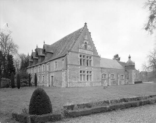 Logement : élévations postérieure et gauche.