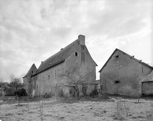 Elévations postérieure et droite.