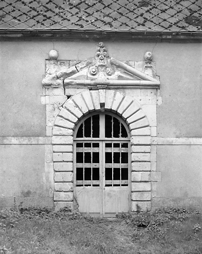 Ecuries, élévation gauche (détail) : porte.