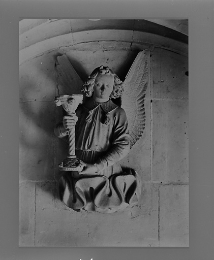 5 statues (suite) : anges aux instruments de la Passion