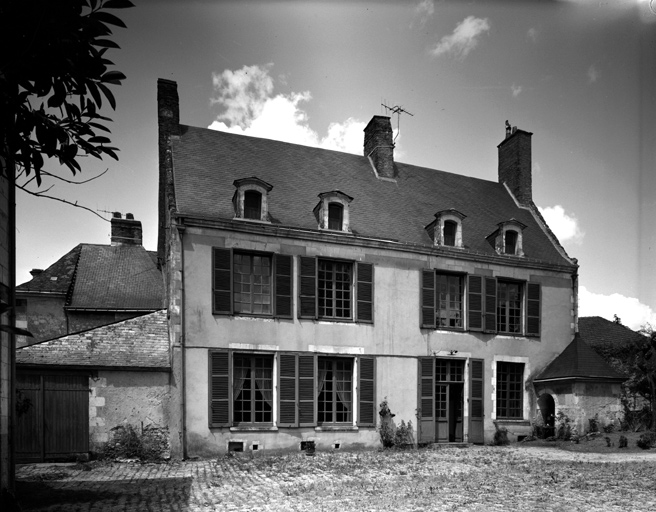 Bâtiment principal : corps de logis, façade antérieure sud-est.