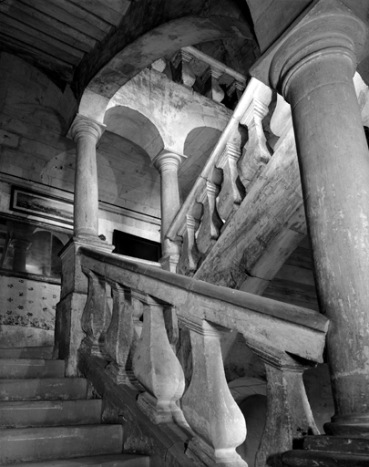 Corps secondaire nord, cage d'escalier. Vue d'ensemble vers le haut depuis le premier étage.