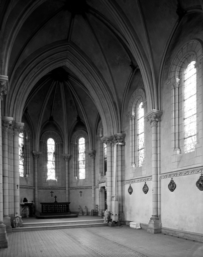 Chapelle Saint-Joseph : intérieur, nef et choeur.