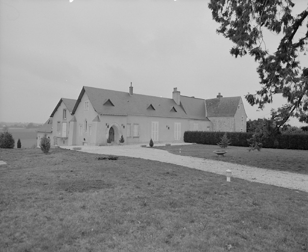 Logis : élévations gauche et antérieure.