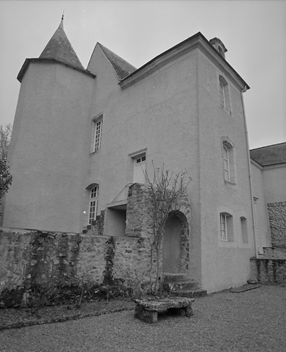 Logis : élévation droite.