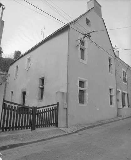 25 rue Basse. Elévations latérale droite et antérieure.