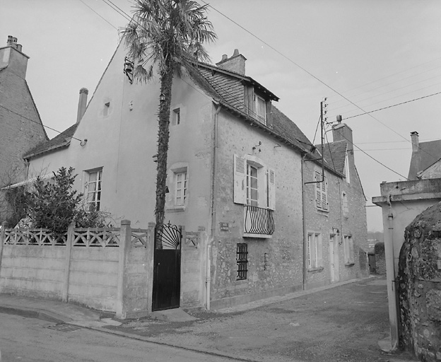 22 rue Basse. Elévations latérale gauche et antérieure.