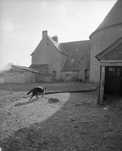 Logis : élévation droite.