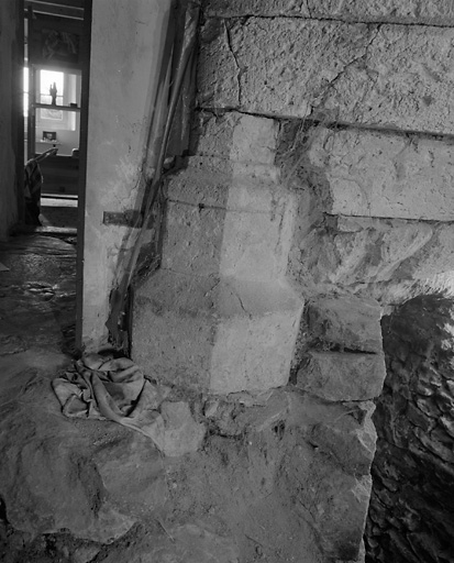 Départ des moulures de la base du noyau de l'escalier.