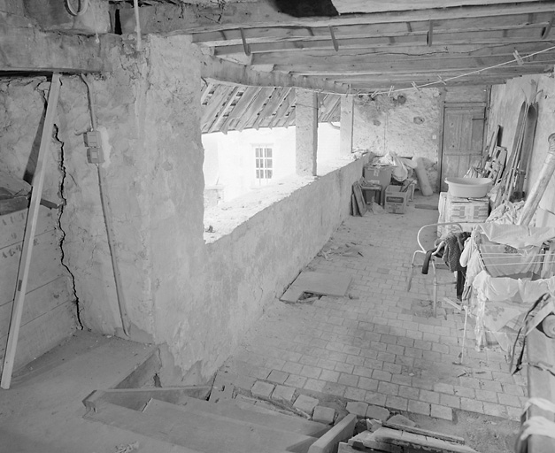 Vue intérieure de la galerie depuis le comble de la remise.