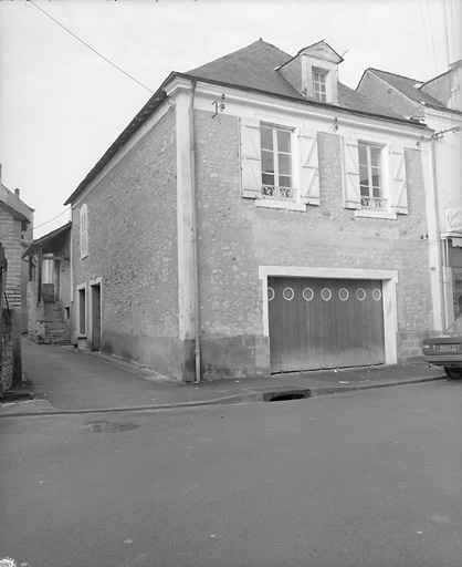 6 place de la République. Elévations latérale gauche et antérieure.
