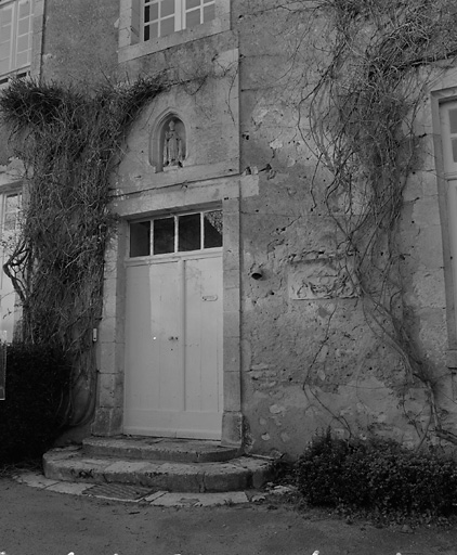 Elévation antérieure (détail) : porte.