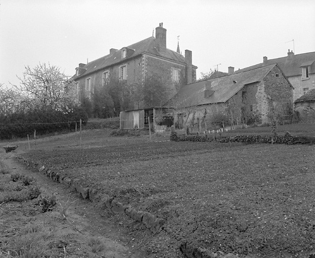 Logis : élévations postérieure et gauche.