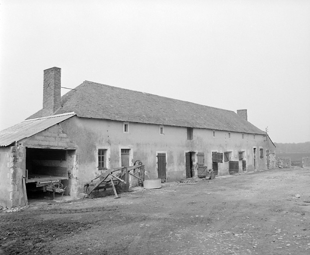 Etable-fournil : élévation droite.