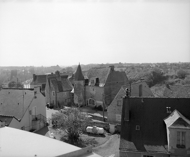 Elévations antérieure et latérle droite (vue cavalière).