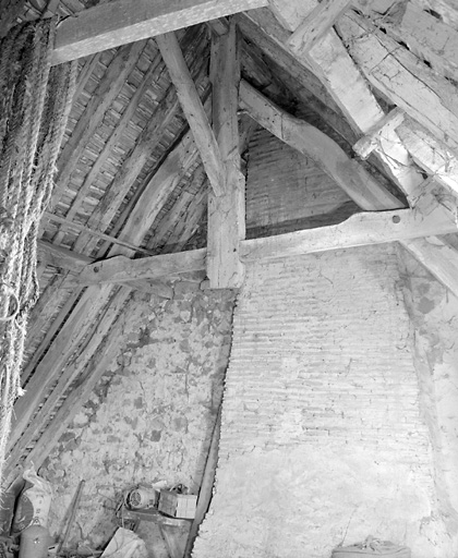 Coing. Logis (détail) : charpente.
