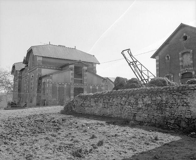 Logis : élévations antérieure et droite.