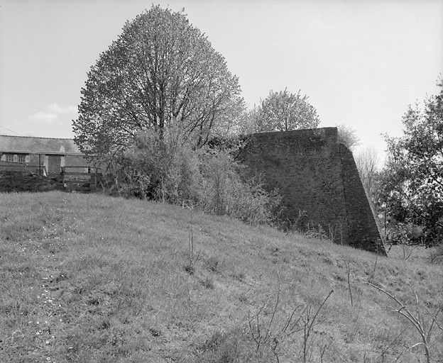 Sablé-sur-Sarthe : Les Roches, vue d'ensemble depuis l'ouest.