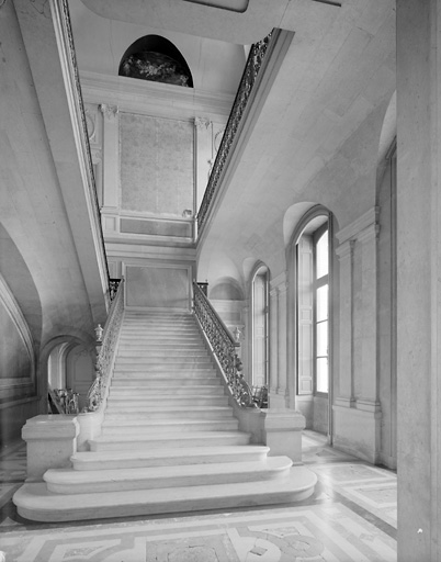 Grand escalier : vue générale.