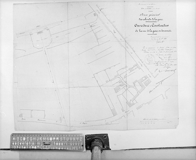 'Plan général des abords de la gare. Ouverture et Construction de la rue de la gare ou des avocats'.