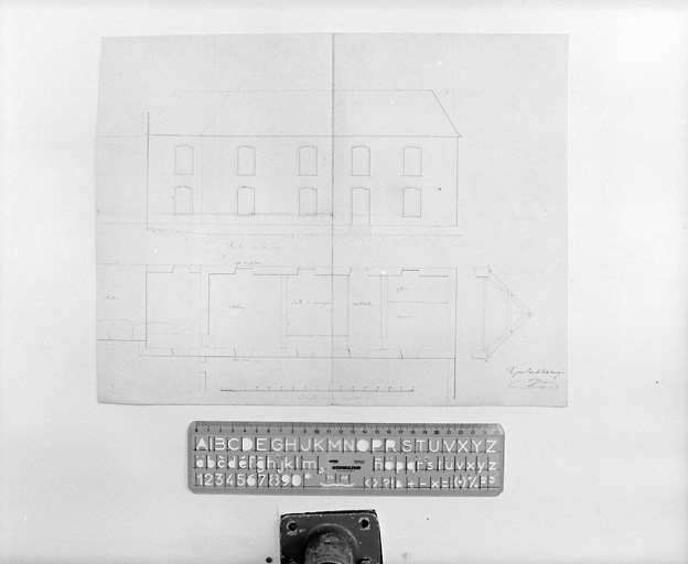 Plan du rez-de-chaussée et élévation antérieure.