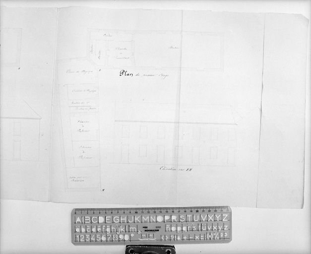 Projet de reconstruction, plan du premier étage-carré.