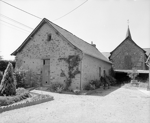 Fournil-écurie : élévations droite et postérieure.