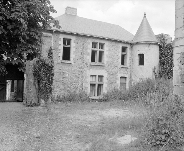 Dépendance près du châtelet, élévation droite.