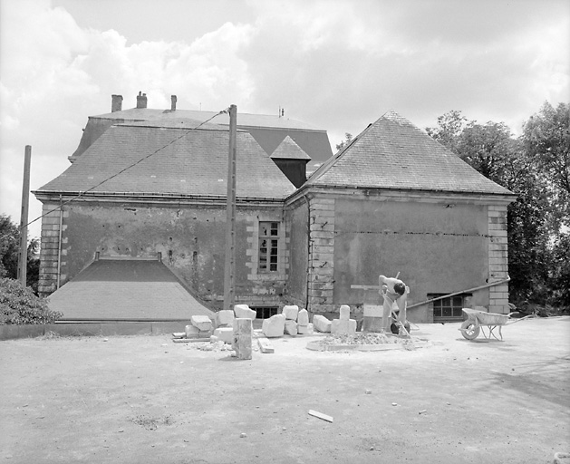 Communs, corps accoté au logis, élévation gauche.