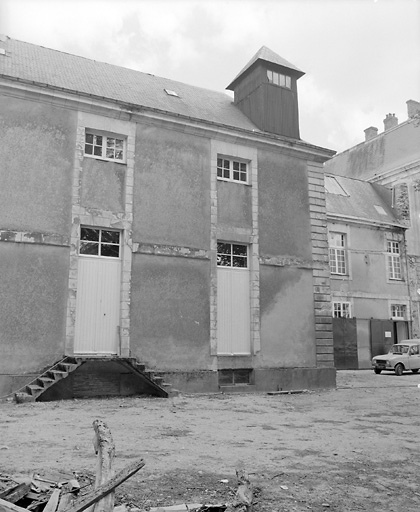 Communs, corps accoté au logis, élévation antérieure, partie gauche.