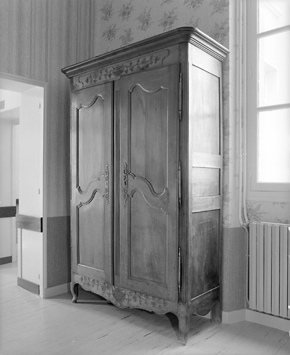 Armoire (2)