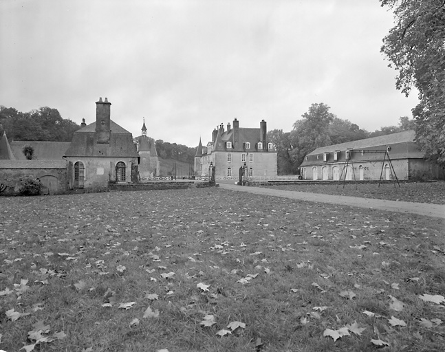 Logis et dépendances, élévation droite.