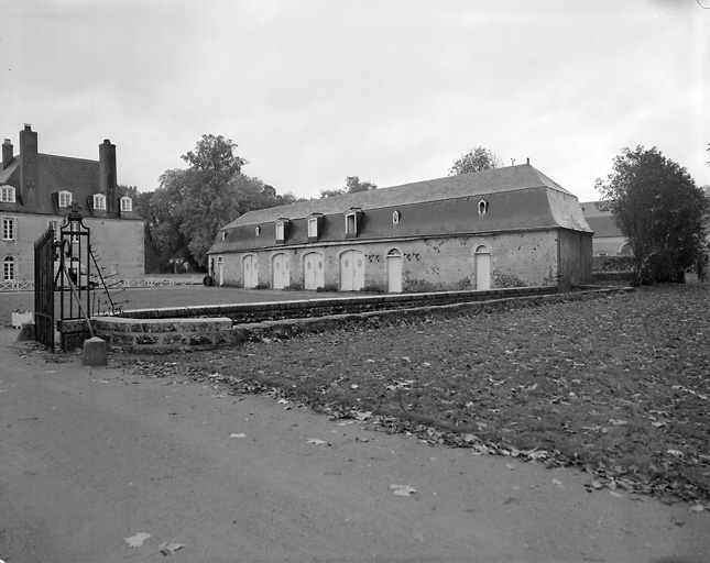 Ecuries-remise, élévation antérieure.