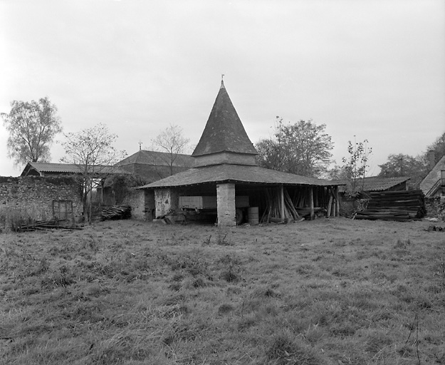 Colombier près de la ferme.