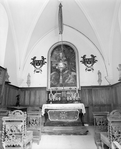 Chapelle : vue intérieure vers le choeur.