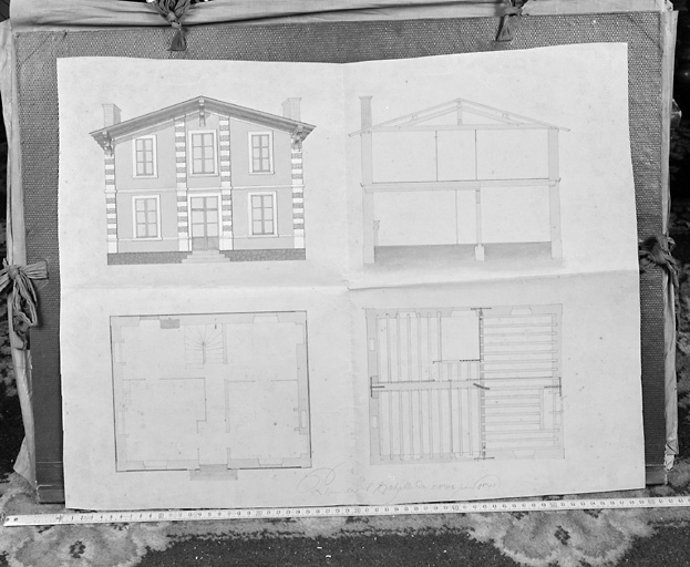 Projet de construction d'un logement, élévation, coupe, plan au sol et plan de charpente.