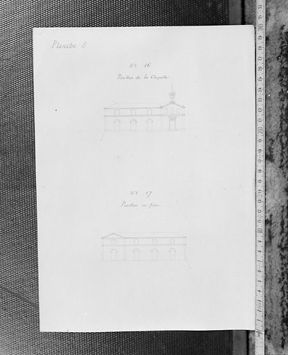 Projet de remaniement, élévations postérieures et latérales : 'Pavillon de la Chapelle. Pavillon en face'.